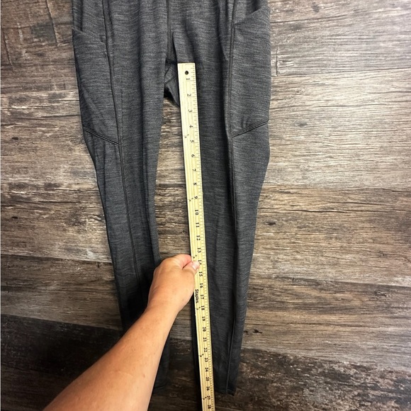 Lululemon Athletica Gray Performance Leggings with Pockets Size 4 - Picture 4 of 10